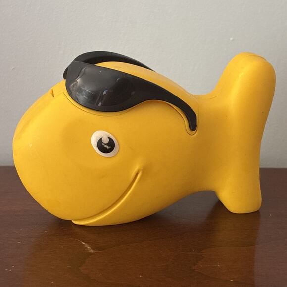 Pepperidge Farm Goldfish Sunglasses FISH Snack Container Snack-tainer Crackers - Picture 1 of 8